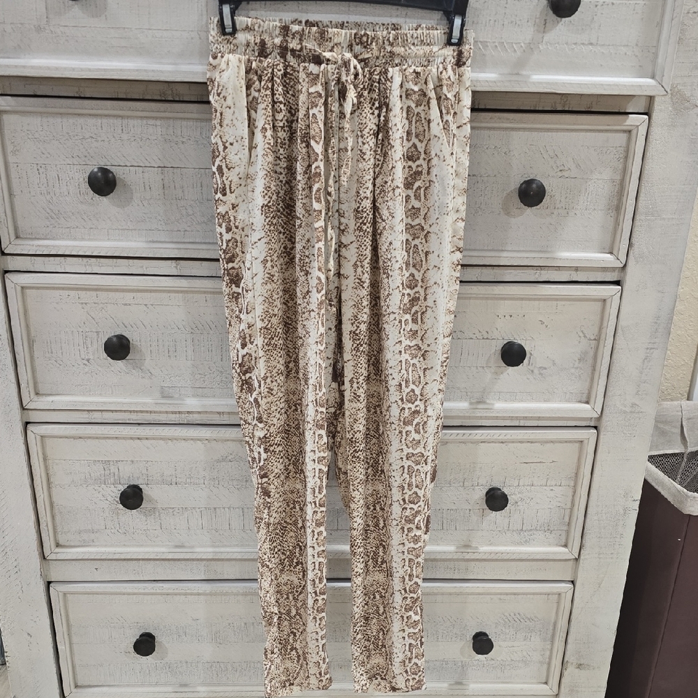 PrettyLittleThing Brown Patterned Drawstring Pants